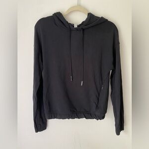 Lululemon Jacket Women’s 4 Black Cropped Hoodie